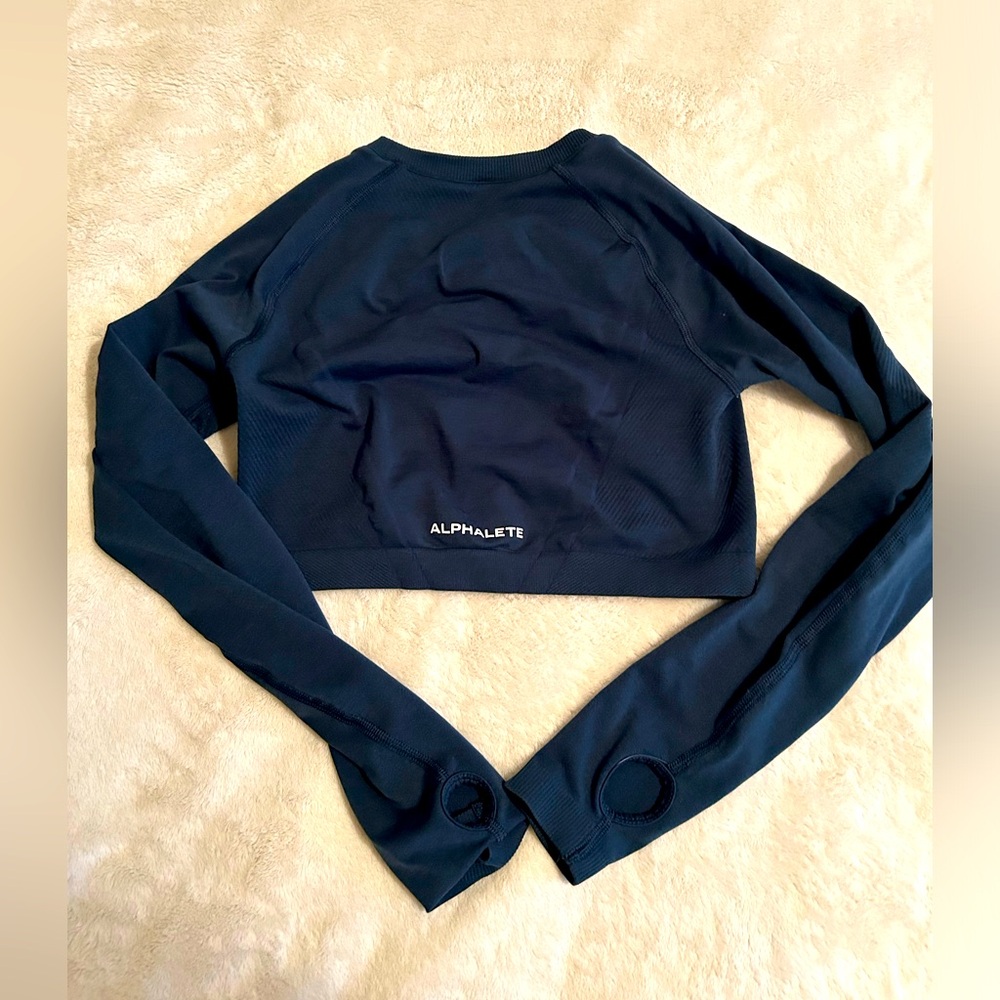 ALPHALETE AMPLIFY STRATUS LONG SLEEVE CROP TOP MIDNIGHT SIZE SMALL